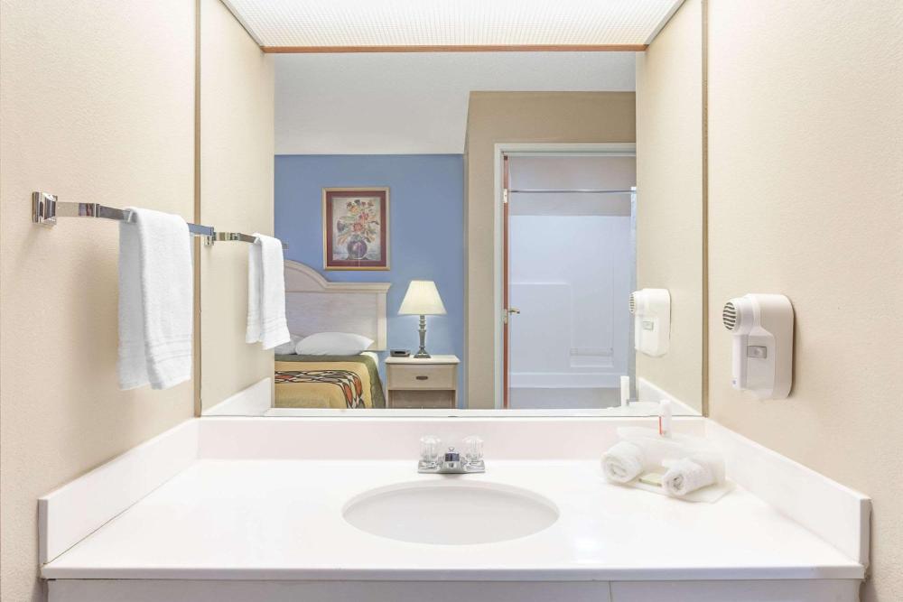 Double Room with Two Double Beds - Non-Smoking interior