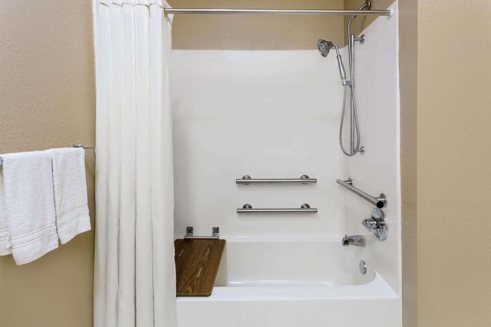 King Room - Mobility Access/Non-Smoking interior